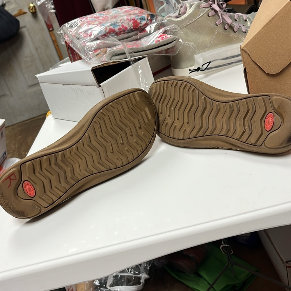 UGG Coral Suede Slide Sandals - Picture 5 of 9